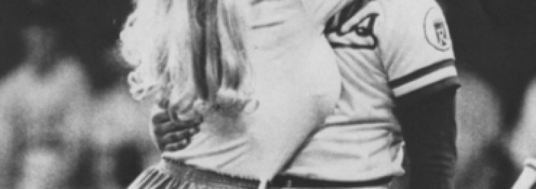 george-brett-morganna-kissing-bandit-1979-all-star-game-370x250