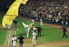 parachute-man-1986-world-series-shea-stadium-mets-red-sox