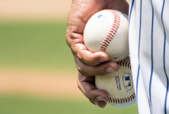 pitcher-gripping-baseballs